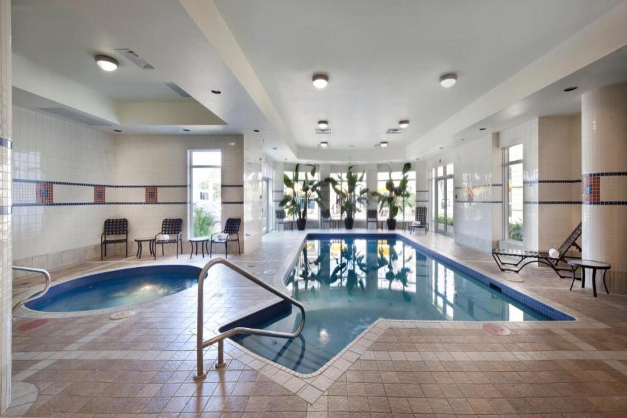 Hilton Garden Inn Montreal Airport Дорваль Экстерьер фото
