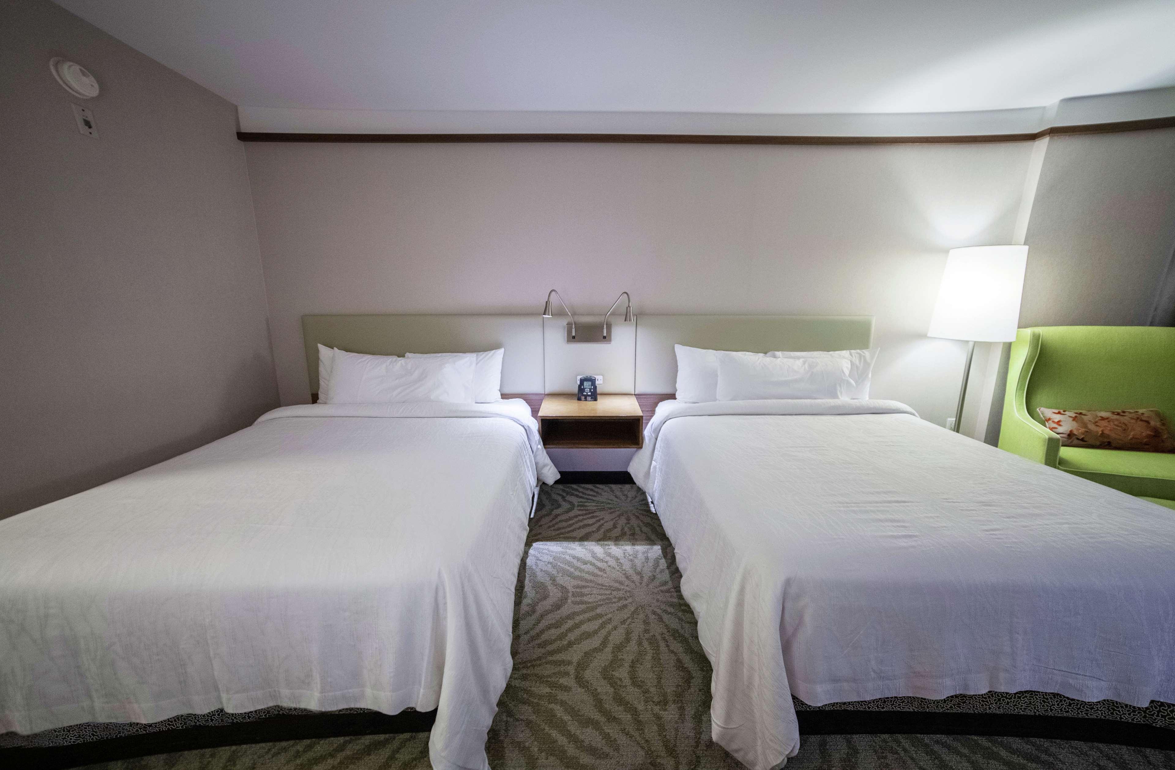 Hilton Garden Inn Montreal Airport Дорваль Экстерьер фото