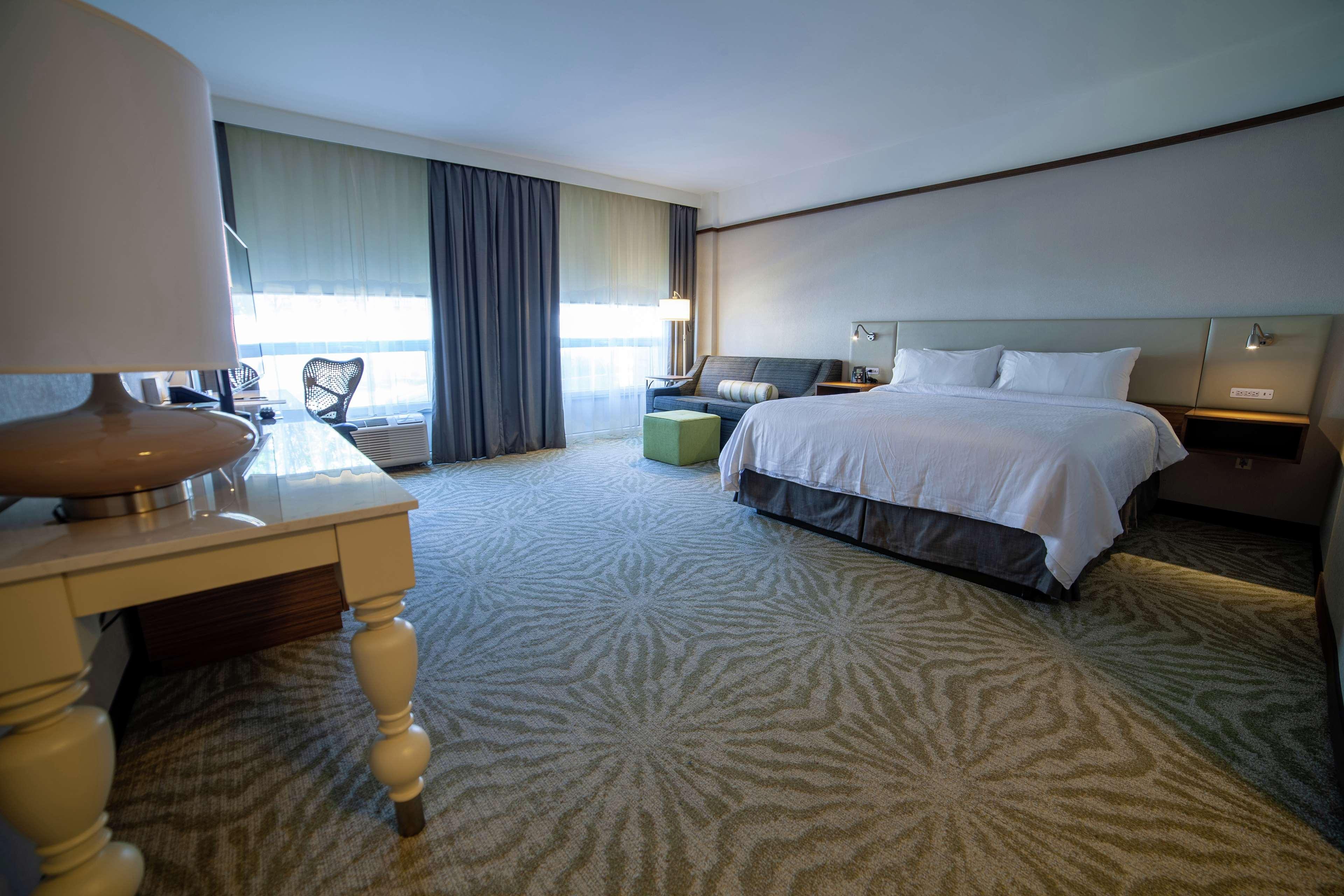 Hilton Garden Inn Montreal Airport Дорваль Экстерьер фото