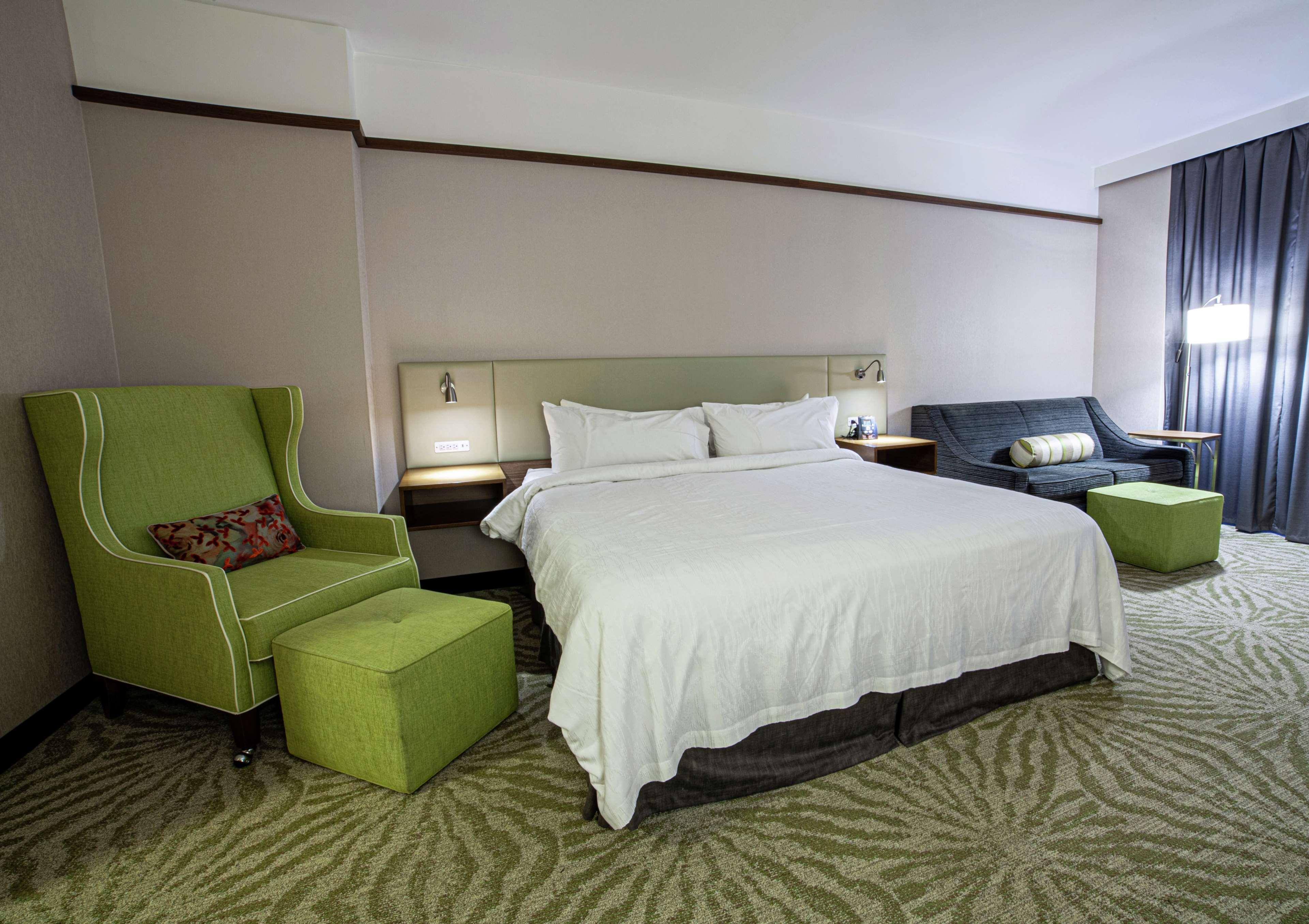 Hilton Garden Inn Montreal Airport Дорваль Экстерьер фото
