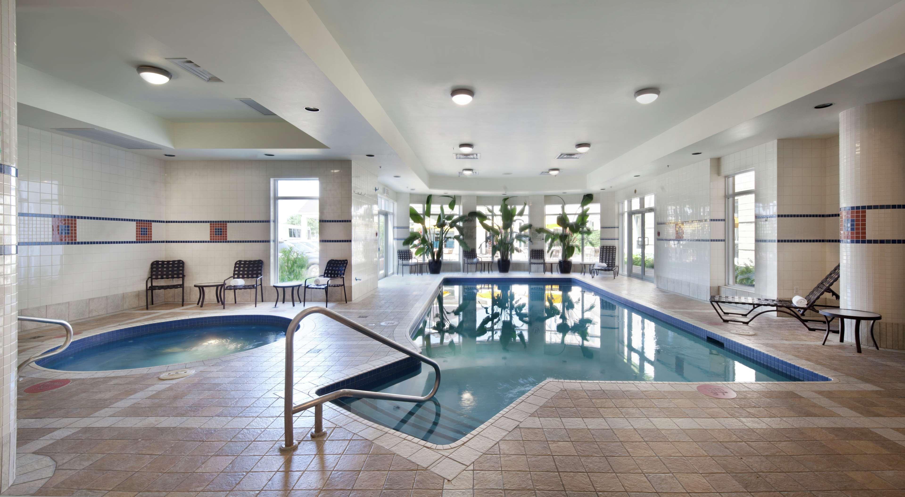 Hilton Garden Inn Montreal Airport Дорваль Экстерьер фото