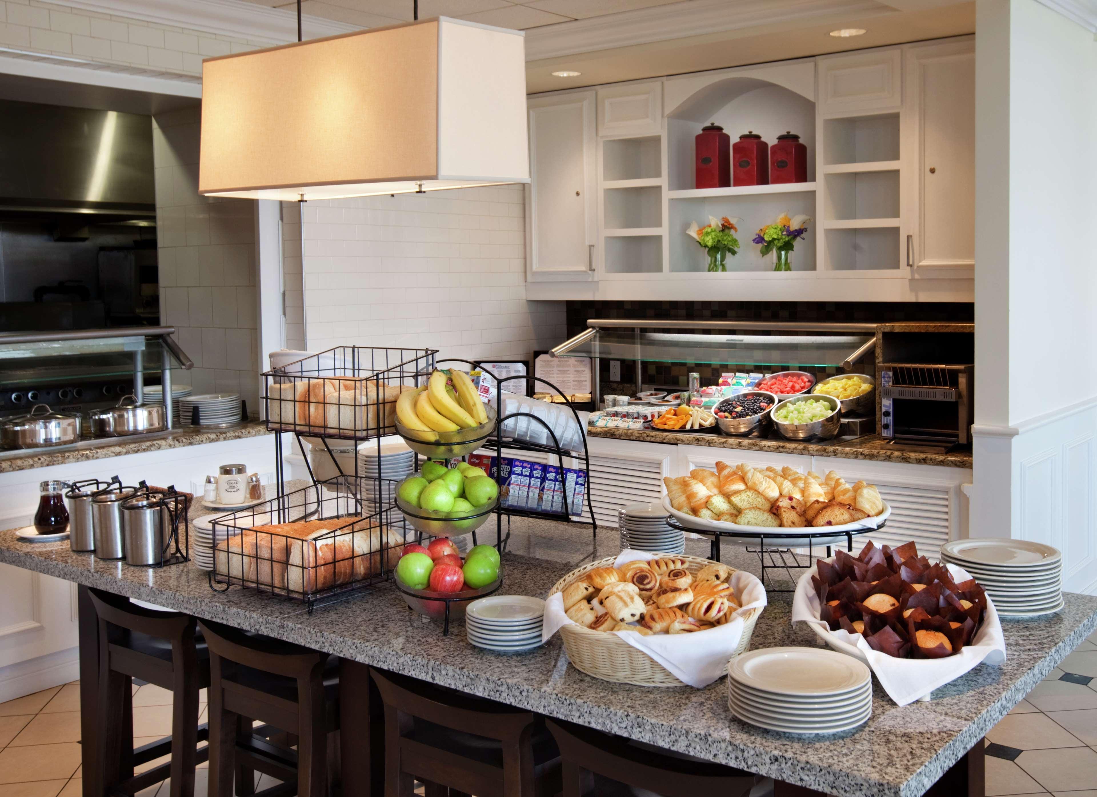 Hilton Garden Inn Montreal Airport Дорваль Ресторан фото
