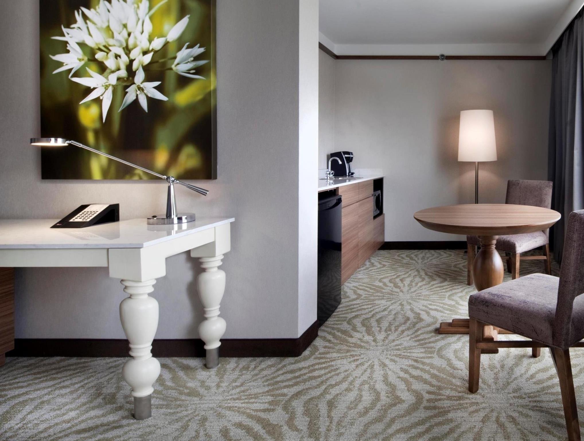 Hilton Garden Inn Montreal Airport Дорваль Экстерьер фото