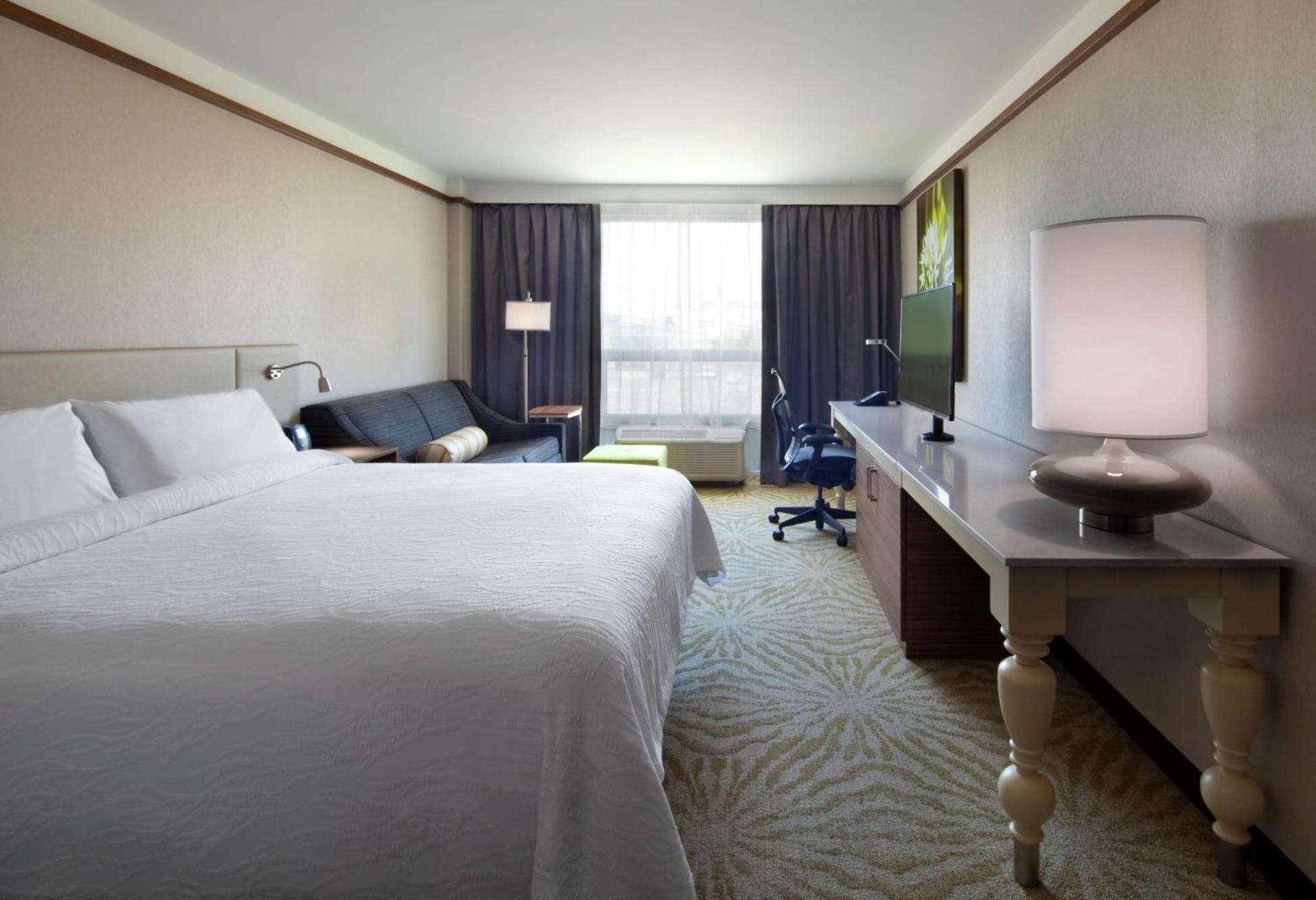 Hilton Garden Inn Montreal Airport Дорваль Экстерьер фото