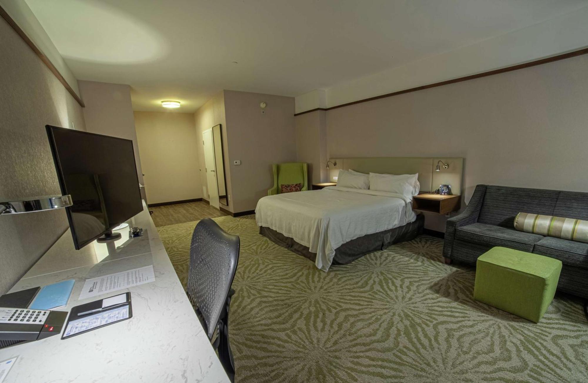 Hilton Garden Inn Montreal Airport Дорваль Экстерьер фото